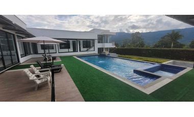 CASA FUSAGASUGA CUNDINAMARCA

500 M2 AREA CONSTRUIDA
1.804 M2 LOTE