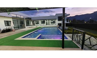 CASA FUSAGASUGA CUNDINAMARCA

500 M2 AREA CONSTRUIDA
1.804 M2 LOTE