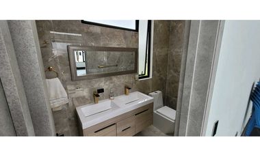 CASA FUSAGASUGA CUNDINAMARCA

500 M2 AREA CONSTRUIDA
1.804 M2 LOTE