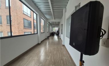 RENTO OFICINA 2.000M2 EXTERIOR 2 PLANTAS COMPLETAS - PARQUE 93