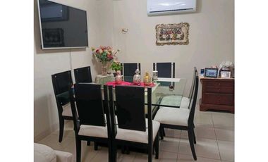 VENDO HERMOSA CASA EN URB. CATALUÑA