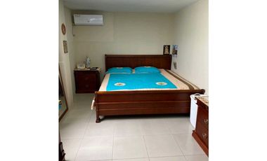VENDO HERMOSA CASA EN URB. CATALUÑA