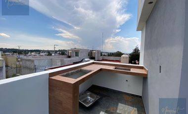 Casa con Doble Altura y Roof Garden en Privada | Ideal para Familias A 10 Min del Centro de Tlaxcala