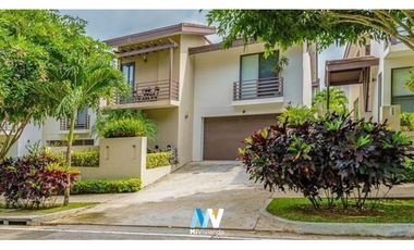 Alquiler / Venta de Espectacular Casa en Nativa, Panamá Pacifico