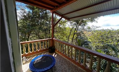 SE VENDE FINCA CON 2 CABAÑAS EN CERRO AZUL DE 1140M CLIMA FRIO