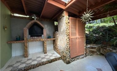 SE VENDE FINCA CON 2 CABAÑAS EN CERRO AZUL DE 1140M CLIMA FRIO