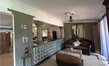 SE VENDE  FINCA CON 4 CABAÑAS Y 2 CASAS EN CERRO AZUL DE 1055M