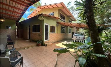 SE VENDE  FINCA CON 4 CABAÑAS Y 2 CASAS EN CERRO AZUL DE 1055M