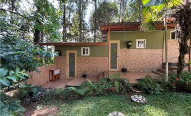 SE VENDE  FINCA CON 4 CABAÑAS Y 2 CASAS EN CERRO AZUL DE 1055M