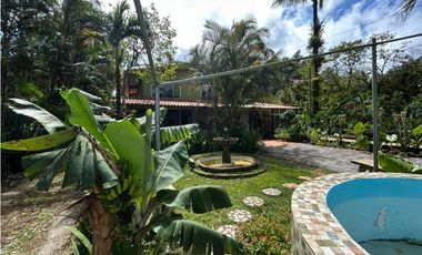 SE VENDE  FINCA CON 4 CABAÑAS Y 2 CASAS EN CERRO AZUL DE 1055M