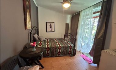 SE VENDE  FINCA CON 4 CABAÑAS Y 2 CASAS EN CERRO AZUL DE 1055M