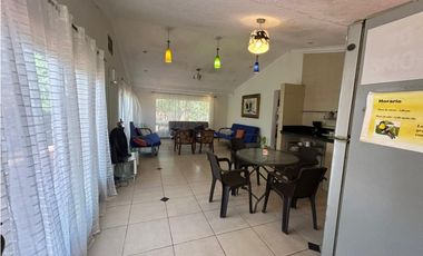 SE VENDE  FINCA CON 4 CABAÑAS Y 2 CASAS EN CERRO AZUL DE 1055M