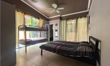 SE VENDE  FINCA CON 4 CABAÑAS Y 2 CASAS EN CERRO AZUL DE 1055M