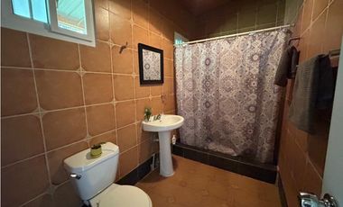 SE VENDE  FINCA CON 4 CABAÑAS Y 2 CASAS EN CERRO AZUL DE 1055M