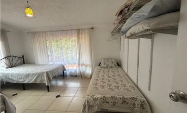 SE VENDE  FINCA CON 4 CABAÑAS Y 2 CASAS EN CERRO AZUL DE 1055M