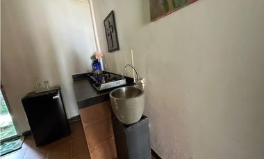 SE VENDE  FINCA CON 4 CABAÑAS Y 2 CASAS EN CERRO AZUL DE 1055M