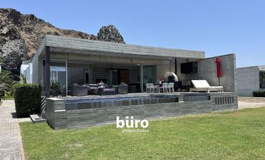 MODERNA CASA DE PLAYA EN VENTA, PRIMERA FILA, PLAYA CERRO COLORADO, CERRO AZUL