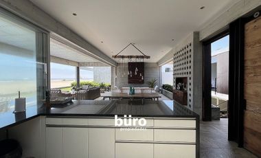 MODERNA CASA DE PLAYA EN VENTA, PRIMERA FILA, PLAYA CERRO COLORADO, CERRO AZUL