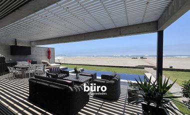 MODERNA CASA DE PLAYA EN VENTA, PRIMERA FILA, PLAYA CERRO COLORADO, CERRO AZUL