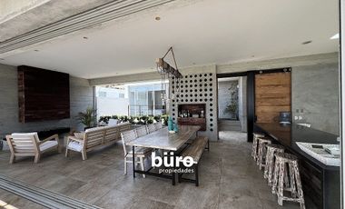 MODERNA CASA DE PLAYA EN VENTA, PRIMERA FILA, PLAYA CERRO COLORADO, CERRO AZUL