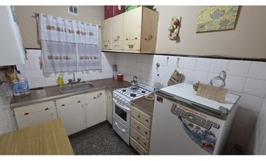 DOS AMBIENTES A LA CALLE EN PLENO CENTRO.