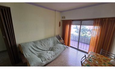 DOS AMBIENTES A LA CALLE EN PLENO CENTRO.