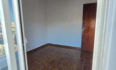 ALQUILER DEPTO 3 AMBIENTES CON BALCON Y TERRAZA EN SAN JUSTO