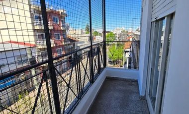 ALQUILER DEPTO 3 AMBIENTES CON BALCON Y TERRAZA EN SAN JUSTO