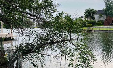 Venta casa Castores Nordelta 353m2 al lago central