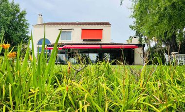 Venta casa Castores Nordelta 353m2 al lago central