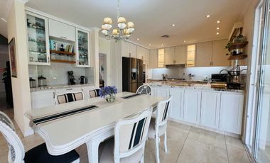 Venta casa Castores Nordelta 353m2 al lago central