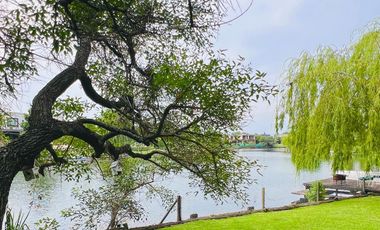 Venta casa Castores Nordelta 353m2 al lago central