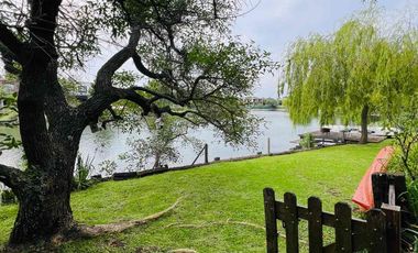 Venta casa Castores Nordelta 353m2 al lago central