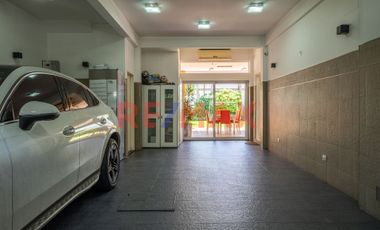 VENTA CASA 6 AMB CON JARDIN, PILETA Y QUINCHO.