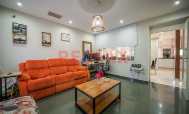 VENTA CASA 6 AMB CON JARDIN, PILETA Y QUINCHO.