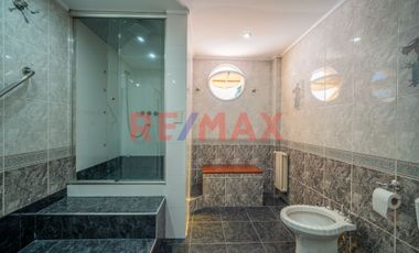 VENTA CASA 6 AMB CON JARDIN, PILETA Y QUINCHO.