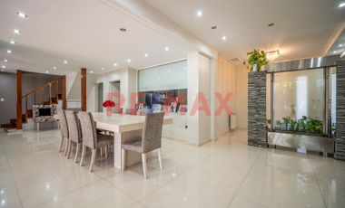 VENTA CASA 6 AMB CON JARDIN, PILETA Y QUINCHO.