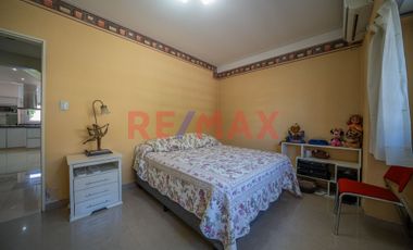 VENTA CASA 6 AMB CON JARDIN, PILETA Y QUINCHO.