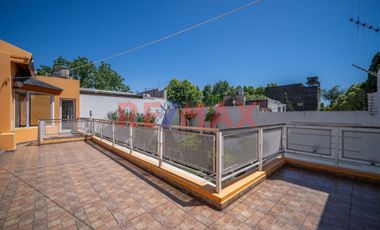 VENTA CASA 6 AMB CON JARDIN, PILETA Y QUINCHO.