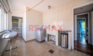 VENTA CASA 6 AMB CON JARDIN, PILETA Y QUINCHO.