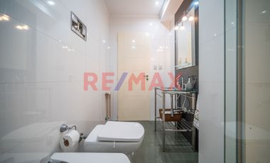 VENTA CASA 6 AMB CON JARDIN, PILETA Y QUINCHO.