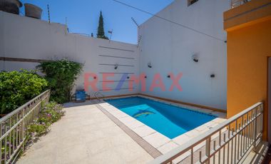 VENTA CASA 6 AMB CON JARDIN, PILETA Y QUINCHO.