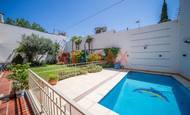 VENTA CASA 6 AMB CON JARDIN, PILETA Y QUINCHO.