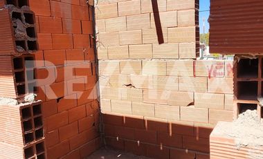 DPTO EN VENTA 2 DORMIS CON COCHERA| PLOTTIER