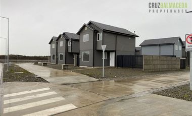 Casa en Arriendo en Avenida Los Notros