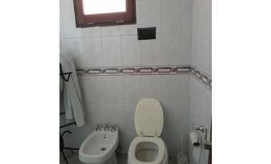 VENTA CHALET 4 AMBIENTES CON DEP. Y GARAGE DOBLE - APTO CREDITO