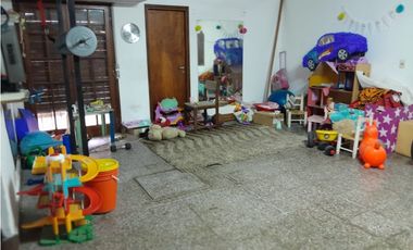 VENTA CHALET 4 AMBIENTES CON DEP. Y GARAGE DOBLE - APTO CREDITO