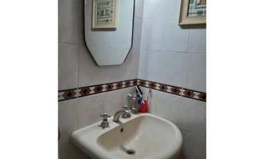 VENTA CHALET 4 AMBIENTES CON DEP. Y GARAGE DOBLE - APTO CREDITO