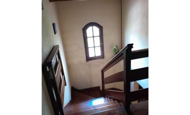 VENTA CHALET 4 AMBIENTES CON DEP. Y GARAGE DOBLE - APTO CREDITO