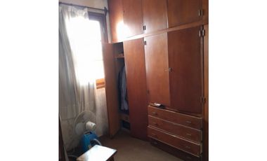 VENTA CHALET 4 AMBIENTES CON DEP. Y GARAGE DOBLE - APTO CREDITO